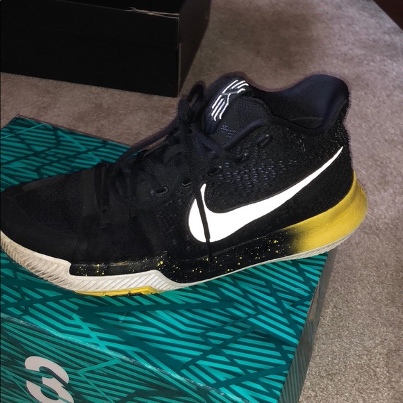 Kyrie 3 Black/Yellow main image 2